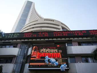 Ινδία: Η κατρακύλα στο χρηματιστήριο "εξαΰλωσε" κεφαλαιοποίηση 386 δισ. δολαρίων