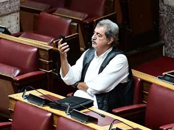 Εξώδικο Αθ. Λινού στον Π. Πολάκη - "Δεν παίρνω λέξη πίσω" απαντά, με επίθεση σε Μ. Καπνισάκη