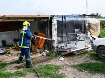 Ηλεία: Φωτιά στο λυόμενο που έμενε ο δολοφόνος της 11χρονης