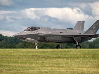 Ρωσία, Τραμπ και Lockheed καθυστερούν τα F-35 - Τα σχέδια της Airbus για την ευρωπαϊκή άμυνα