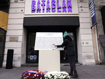 Δέκα χρόνια από τις τρομοκρατικές επιθέσεις στο Παρίσι - Η Γαλλία θρηνεί τους νεκρούς της