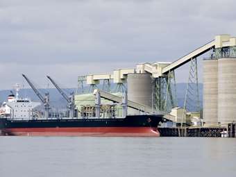 Κομισιόν: Συμφωνία με 5 χώρες της ΕΕ για τη διαμετακόμιση των ουκρανικών σιτηρών