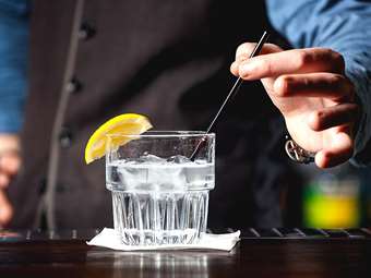 ΕΕ: Μη αλκοολούχα ποτά δεν μπορεί να πωλούνται ως τζιν