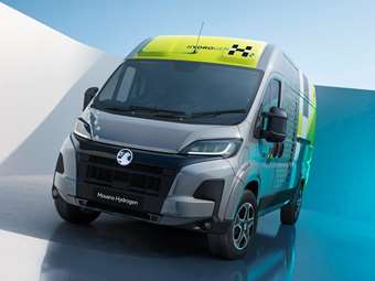 Η Stellantis σνομπάρει την τεχνολογία που εμπιστεύεται η Toyota