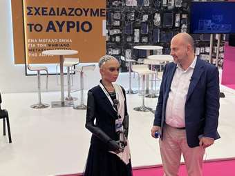 Γ. Στασινός και Sophia the robot "τα είπαν" για ΤΕΕ και AI στη Θεσσαλονίκη