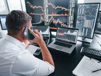 Ήπια ανοδικά τα ευρωχρηματιστήρια, εν μέσω δασμολογικών "ζυμώσεων"