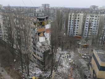 Ουκρανία: Ρωσικά drones έπληξαν κτίριο κατοικιών και το δίκτυο θέρμανσης στην Οδησσό