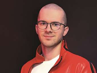 Οδυσσέας Θεοδωράτος: Φέρνοντας την ελληνική ταυτότητα στο επίκεντρο της παγκόσµιας pop κουλτούρας