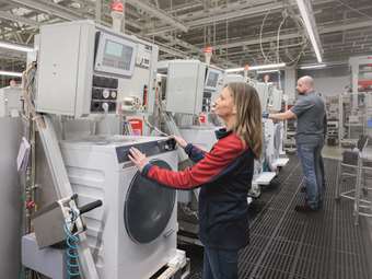 Miele: Κλείνει τα 126 χρόνια λειτουργίας - Η ιστορία πίσω από τον οικογενειακό κολοσσό που στηρίζεται στις δυνάμεις του και δε φοβάται να καινοτομεί