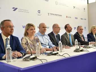 Ξεκίνησαν πιλοτικά οι ανέπαφες πληρωμές με τραπεζική κάρτα στις λεωφορειακές γραμμές Express του ΔΑΑ