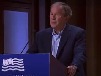 ΗΠΑ: Ο πρώην πρόεδρος Τζορτζ Μπους δεν θα στηρίξει κανέναν υποψήφιο για τις εκλογές