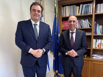 Ενίσχυση επενδύσεων, φορολογική σταθερότητα και χρηματοδοτικά εργαλεία στο επίκεντρο της συνάντησης Μπρατάκου – Πιερρακάκη