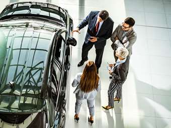 Τι προβλέπουν οι αναλυτές για τις πωλήσεις αυτοκίνητων το 2025