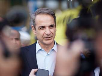 Επίσκεψη Κ. Μητσοτάκη στο νέο αεροπλάνο διακομιδών του ΕΚΑΒ, δωρεά του ΙΣΝ