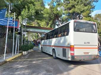 Οικογένειες από τη Σαντορίνη φιλοξενούνται από σήμερα στις κατασκηνώσεις του δήμου Αθηναίων