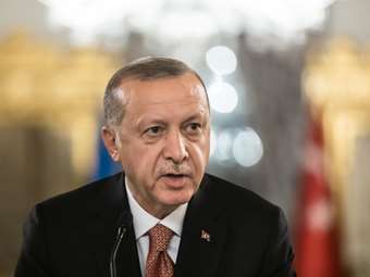 Προκλητικός Ερντογάν από τα Κατεχόμενα: Να "συμφιλιωθεί" η διεθνής κοινότητα με... την στρατιωτική κατοχή της Κύπρου