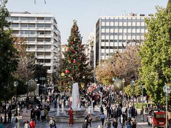 ΕΥ: Συγκρατημένοι οι Έλληνες καταναλωτές για τις εορταστικές αγορές