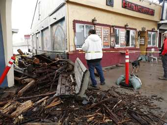 ΗΠΑ: Εκατοντάδες χιλιάδες νοικοκυριά και επιχειρήσεις έχουν μείνει χωρίς ρεύμα στην Καλιφόρνια λόγω της κακοκαιρίας