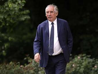 Γαλλία: Νέος πρωθυπουργός ο Φρανσουά Μπαϊρού - Ποιος είναι ο "βετεράνος" του Κέντρου