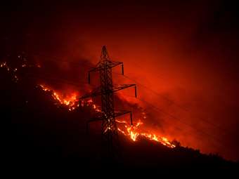 Συνελήφθη ένα άτομο για τη φωτιά στη Θέα Βαρυμπόμπης