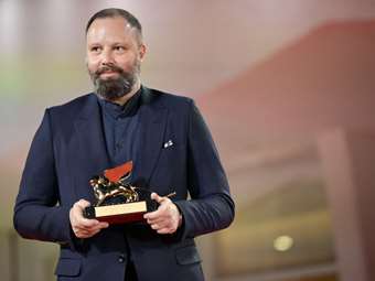 "Poor Things": Το κόστος και τα έσοδα της ταινίας του Λάνθιμου που "σπάει" ταμεία