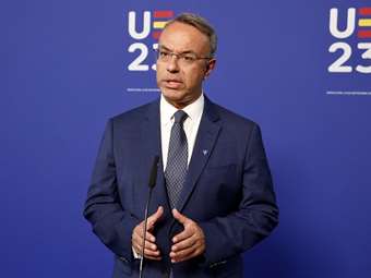 Συνάντηση Χρ. Σταϊκούρα με τη διοίκηση της εταιρείας "Yutong International Holding" στο Πεκίνο