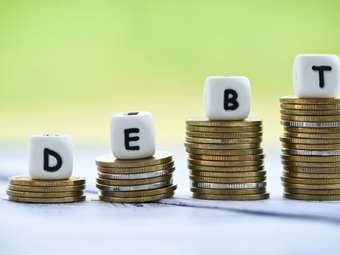 Φόβοι για κύμα χρεοκοπιών από τη λήξη του φθηνού χρέους