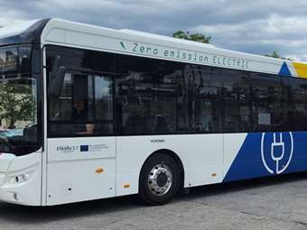 Μια οδηγός του ΟΑΣΑ μας ξεναγεί στα νέα ηλεκτρικά λεωφορεία (video)