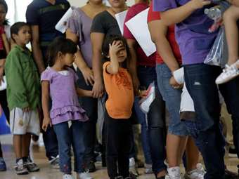 Ο Τραμπ περιορίζει δραστικά τον αριθμό των προσφύγων που θα δέχονται οι ΗΠΑ