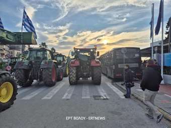 Σε κλοιό αγροτικών κινητοποιήσεων η χώρα: Υπό κατάληψη η Αποκεντρωμένη Διοίκηση και κτίριο της ΑΑΔΕ στο Ηράκλειο Κρήτης