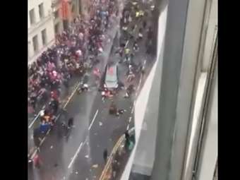 Λίβερπουλ: Αμάξι έπεσε πάνω σε πεζούς κατά τη διάρκεια των εορτασμών για τον 20ο τίτλο