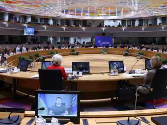 Bloomberg για Σύνοδο Κορυφής: Επείγουσα ανάγκη η Ε.Ε. να αλλάξει στάση