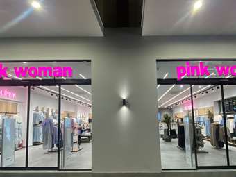 Pink woman: Ο ελληνικός όμιλος ένδυσης με πλάνο για 130 καταστήματα και αρνητικό καθαρό δανεισμό