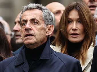 Σαρκοζί: Στις Σεϋχέλλες για διακοπές παρά το "βραχιολάκι" - Έντονες αντιδράσεις στη Γαλλία