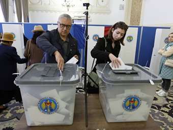 Εκλογές στη Μολδαβία: Η μάχη Ευρώπης - Ρωσίας σε μια κάλπη