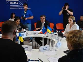 Ουκρανία: Η Κομισιόν ενισχύει τη συνεργασία και τη στήριξη στον τομέα της εκπαίδευσης και της υγείας