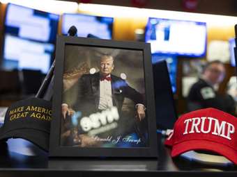 Wall Street: Απώλειες στην εβδομάδα με σφραγίδα Τραμπ