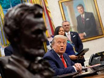 Τραμπ: Σήμερα οι πρώτες επιστολές για τους δασμούς - Απειλές για +10% σε όσους τάσσονται υπέρ της BRICS