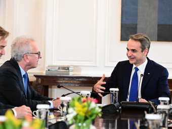 Συνάντηση Κ. Μητσοτάκη με τον επικεφαλής του ESM Π. Γκραμένια - Στο επίκεντρο οι γεωπολιτικές προκλήσεις