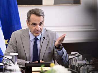 Handelsblatt: "Πώς τα καταφέρνει τόσο καλά ο Μητσοτάκης;"