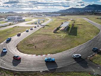 "Αυτοκίνητο της Χρονιάς 2025" στην Ελλάδα: Στην πίστα Μεγάρων οι 11 φιναλίστ