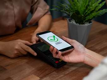 Πλήρης η επικράτηση του ψηφιακού χρήματος - Εννέα στις δέκα συναλλαγές ανέπαφες