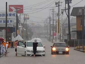 Ιαπωνία: Σχεδόν 200.000 κάτοικοι κλήθηκαν να εκκενώσουν τα σπίτια τους από το φόβο του τυφώνα Κονγκ-ρέι