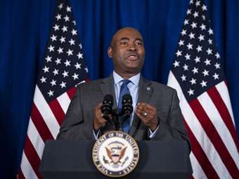 Η διαδικασία επιλογής υποψηφίου θα είναι "διαφανής και πειθαρχημένη", διαβεβαιώνει ο ηγέτης του Δημοκρατικού Κόμματος