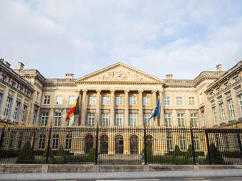 Βέλγιο: Ο Μπαρτ ντε Βέβερ ορκίστηκε πρωθυπουργός