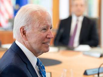 Ο Τζο Μπάιντεν ζητεί από δύο φαρμακευτικές εταιρίες να μειώσουν την τιμή των φαρμάκων τους