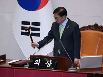 Νότια Κορέα: Η "συγγνώμη" του προέδρου Γιουν - Η πρόταση μομφής και η κρίσιμη ψηφοφορία