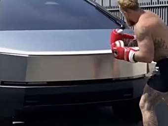 Δείτε τον Jake Paul να ανατινάζει ένα Cybertruck με μια γροθιά (video)