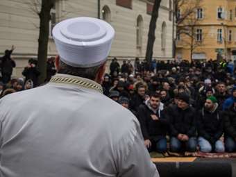 Απελάθηκε ο ιμάμης του Ισλαμικού Κέντρου Αμβούργου