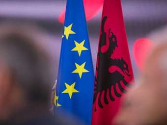 ΕΕ: Ξεκίνησαν οι ενταξιακές διαπραγματεύσεις με την Αλβανία - Αναφορά στην προστασία δικαιωμάτων και περιουσιών των μεινοτήτων